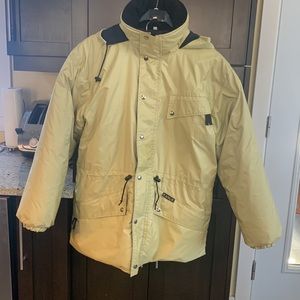 Kanuk jacket pistachio color large in very good condition